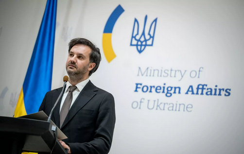 Україна цього не хоче, і поради їй не потрібні